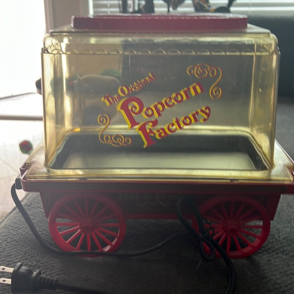 Brand New Popcorn Maker (small) - never used but don’t have box. Very cute.